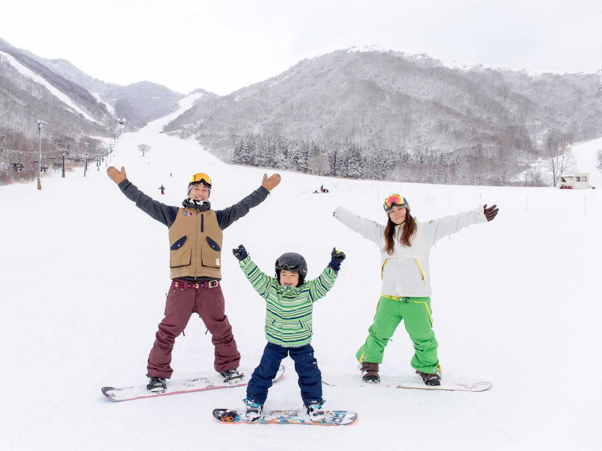 Hotel Green Plaza Hakuba Otari Екстериор снимка